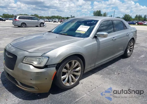 2017 Chrysler 300C z USA, uszkodzony, nr VIN 2C3CCAEG6HH590863